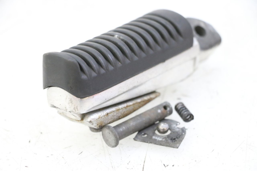 photo de REAR RIGHT FOOTREST YAMAHA XJ6 600 (2008 - 2016)