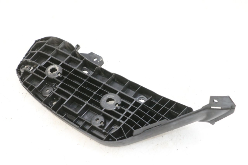 photo de REAR LEFT FOOTREST SUZUKI BURGMAN 650 (2013 - 2020)