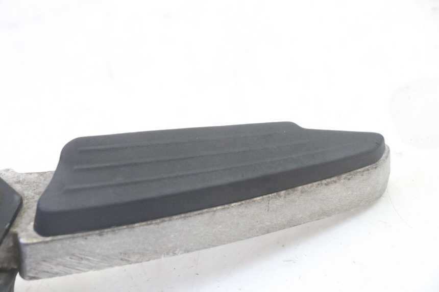 photo de LEFT REAR FOOTREST PEUGEOT CITYSTAR 50 (2013 - 2017)