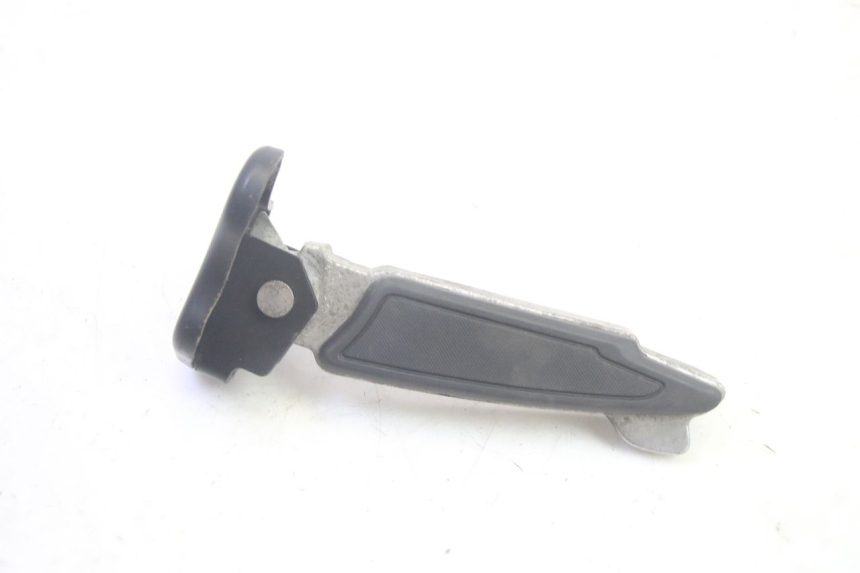 photo de LEFT REAR FOOTREST PEUGEOT DJANGO 4T 50 (2014 - 2019) - Zoom on usage condition