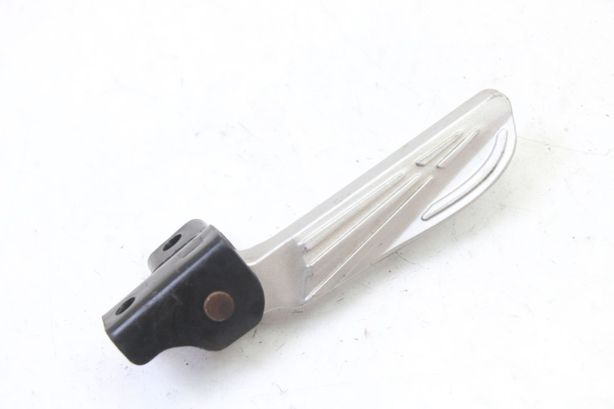 photo de REAR LEFT FOOTREST SYM FIDDLE 3 III 125 (2014 - 2020)