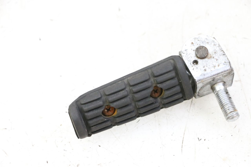 photo de REAR LEFT FOOTREST YAMAHA FJ 36Y 1100 (1984 - 1985)