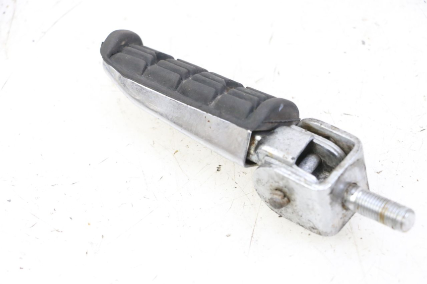 photo de REAR LEFT FOOTREST YAMAHA FJ 36Y 1100 (1984 - 1985)
