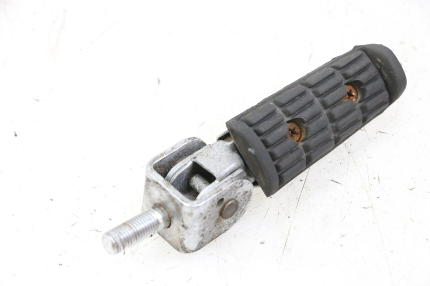 photo de REAR LEFT FOOTREST YAMAHA FJ 36Y 1100 (1984 - 1985)