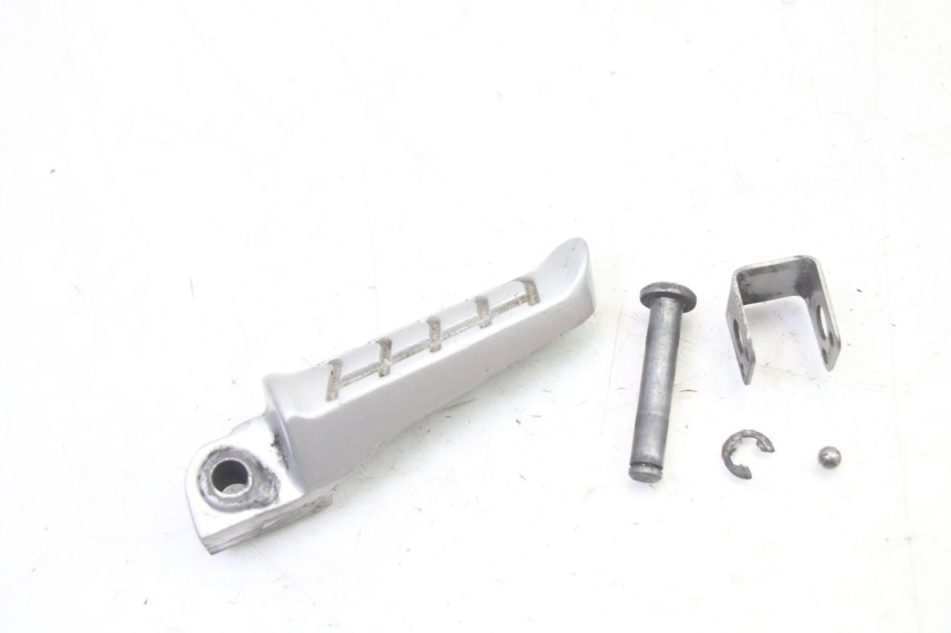 photo de REAR LEFT FOOTREST BMW G310 R 310 (2016 - 2020)