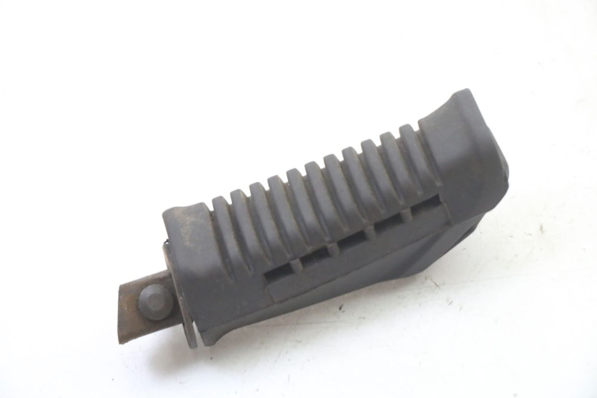 photo de REAR LEFT FOOTREST SUZUKI GS GSE 500 (2001 - 2003)