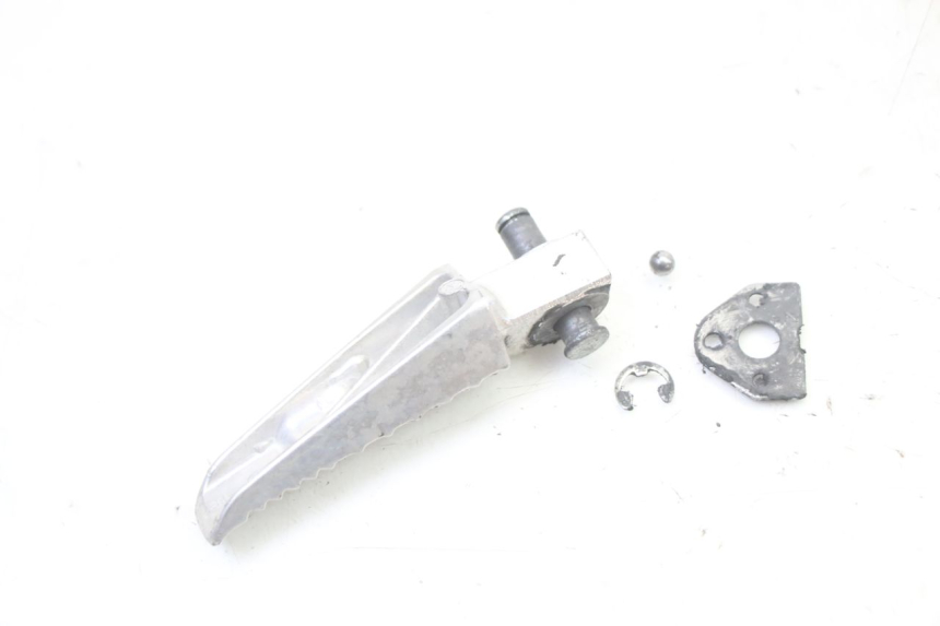photo de REAR LEFT FOOTREST SUZUKI GSR 750 (2011 - 2017)