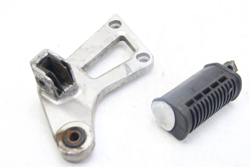 photo de LEFT REAR FOOTREST SUZUKI GSX-F GSX  F 1100 (1988 - 1994)
