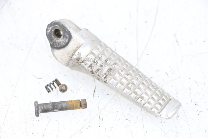 photo de REAR LEFT FOOTREST SUZUKI GSXR GSX-R 1000 (2003 - 2004) - Main view