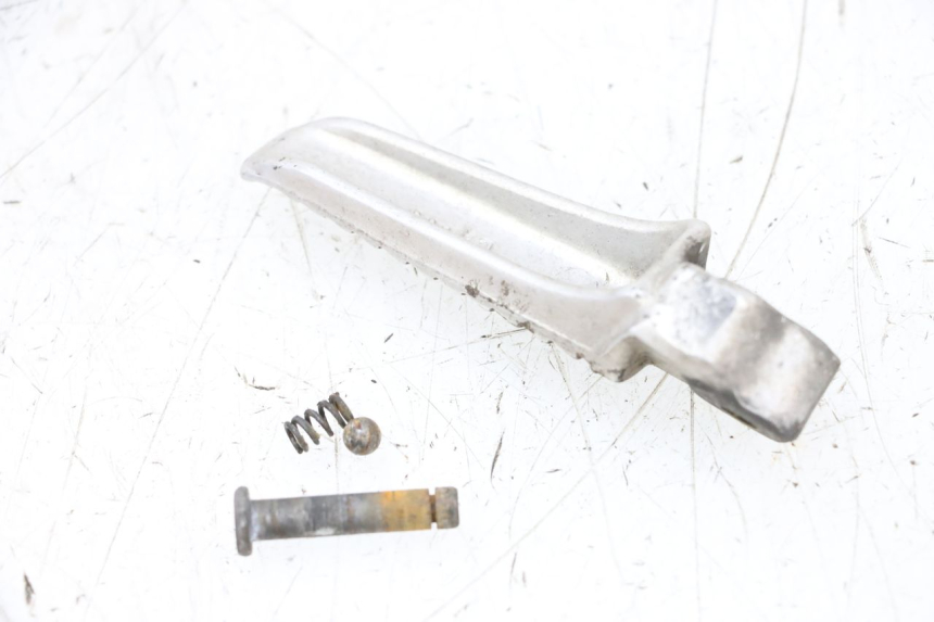 photo de REAR LEFT FOOTREST SUZUKI GSXR GSX-R 1000 (2003 - 2004) - Alternative perspective