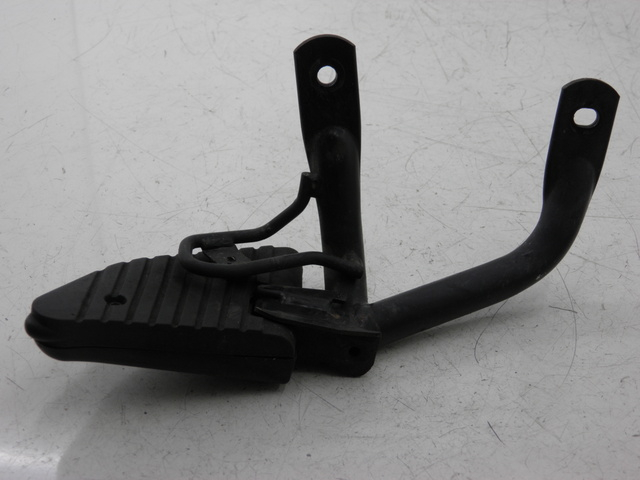 photo de REAR LEFT FOOTREST HONDA SH 125 (2003 - 2004)