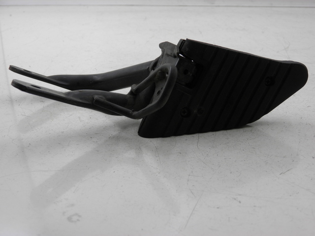 photo de REAR LEFT FOOTREST HONDA SH 125 (2003 - 2004)