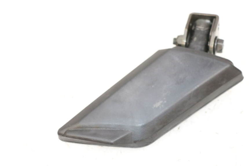photo de LEFT REAR FOOTREST PEUGEOT KISBEE 2T 50 (2010 - 2017) - Zoom on usage condition
