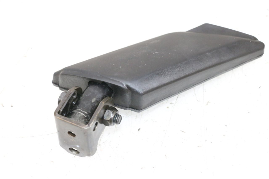 photo de LEFT REAR FOOTREST PEUGEOT KISBEE 2T 50 (2010 - 2017) - Technical close-up