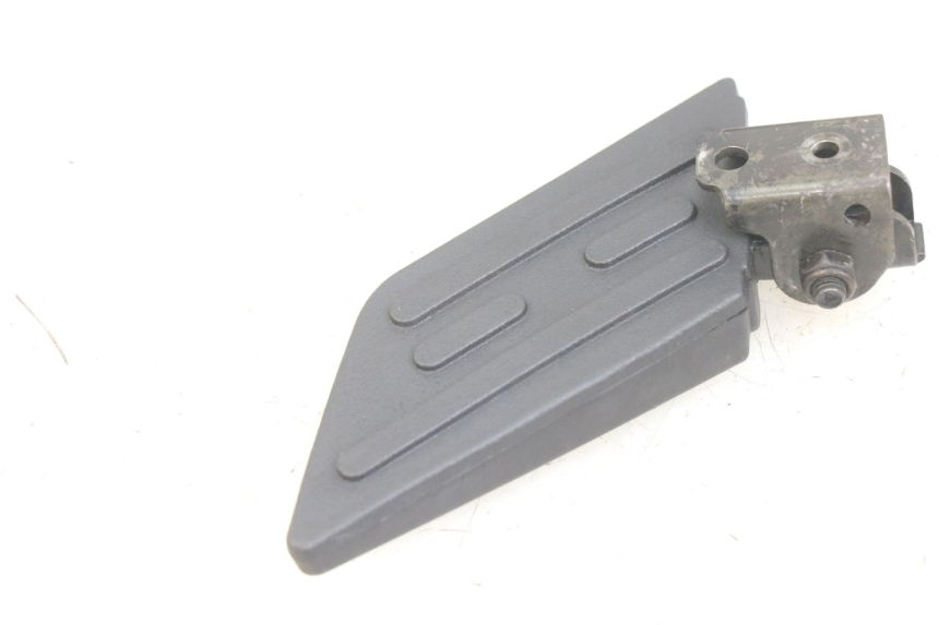 photo de LEFT REAR FOOTREST PEUGEOT KISBEE 4T 50 (2010 - 2017)