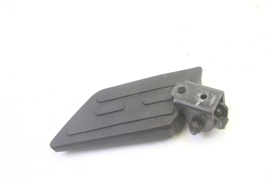 photo de LEFT REAR FOOTREST PEUGEOT KISBEE 4T 50 (2018 - 2022) - Zoom on usage condition