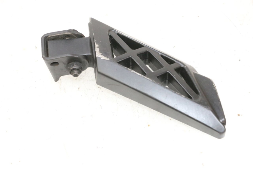 photo de LEFT REAR FOOTREST PEUGEOT KISBEE 4T 50 (2018 - 2022) - Alternative perspective