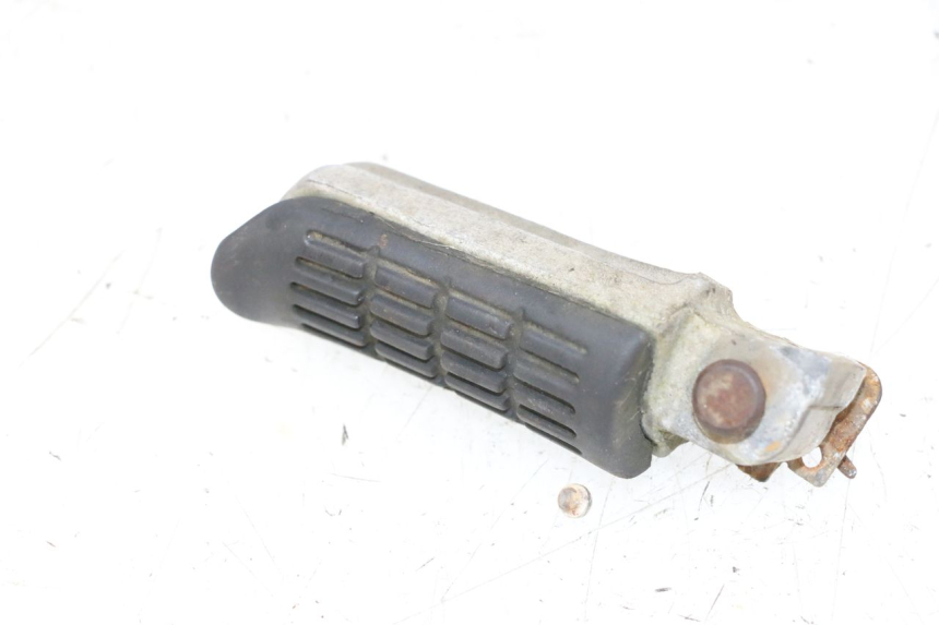 photo de REAR LEFT FOOTREST HONDA NSR R 125 (1994 - 2003) - Component detail