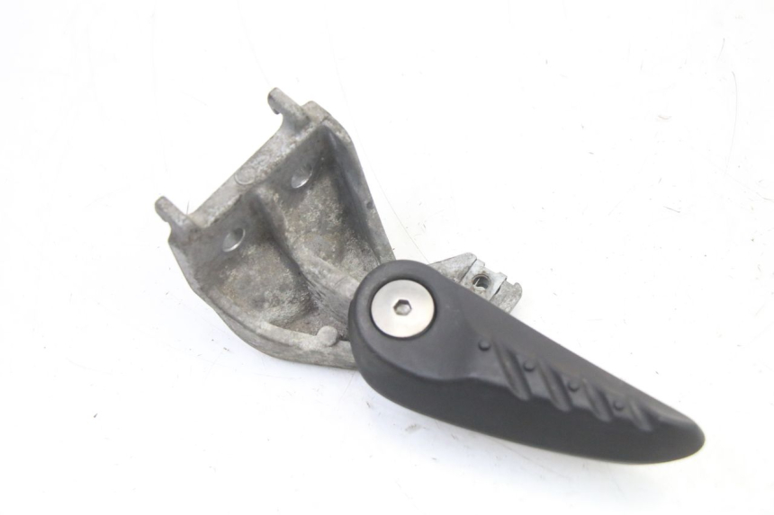 photo de REAR LEFT FOOTREST MBK OVETTO ONE 2T 50 (2013 - 2017)