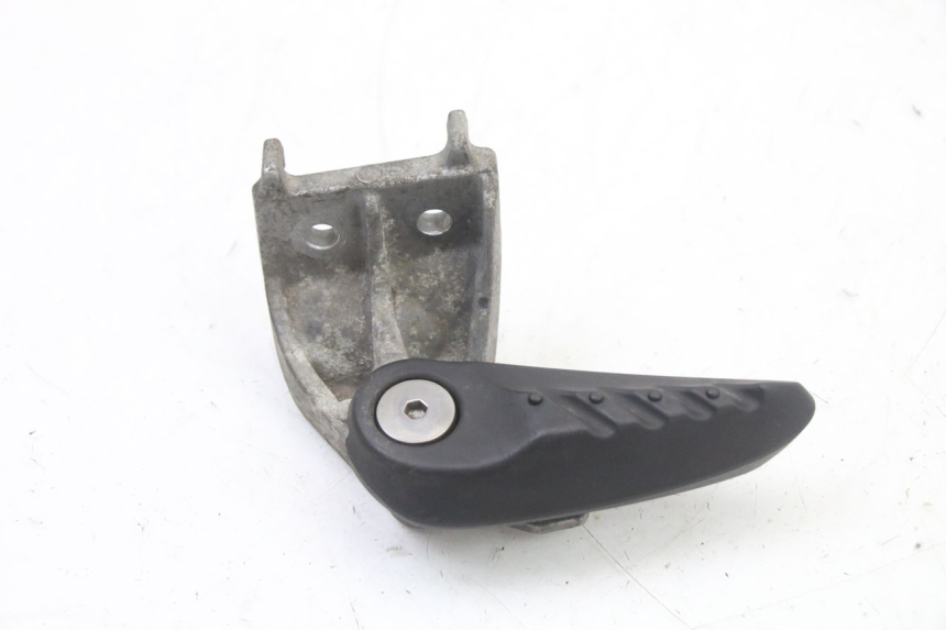 photo de REAR LEFT FOOTREST MBK OVETTO ONE 2T 50 (2013 - 2017)