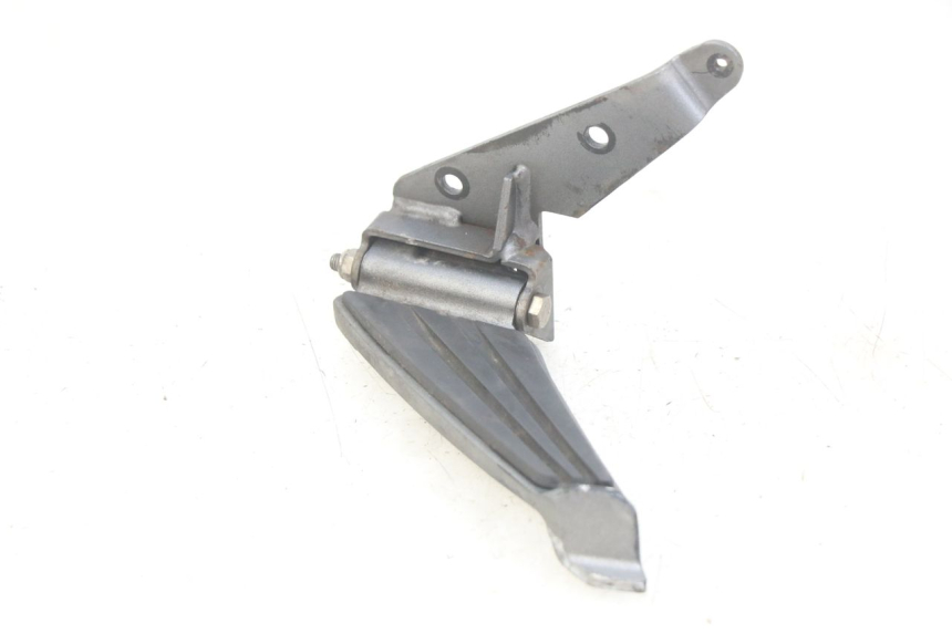photo de REAR LEFT FOOTREST PEUGEOT GEOPOLIS RS 125 (2007 - 2009)