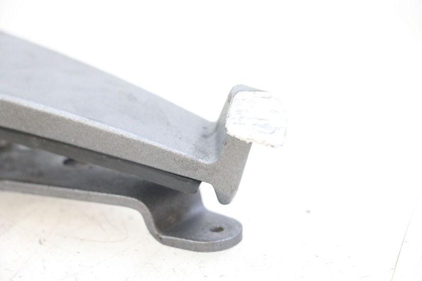 photo de REAR LEFT FOOTREST PEUGEOT GEOPOLIS RS 125 (2007 - 2009)