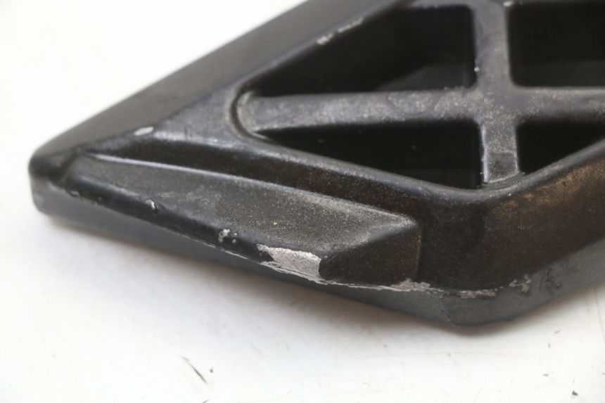 photo de REAR LEFT FOOTREST PEUGEOT STREETZONE I 2T 50 (2018 - 2020)