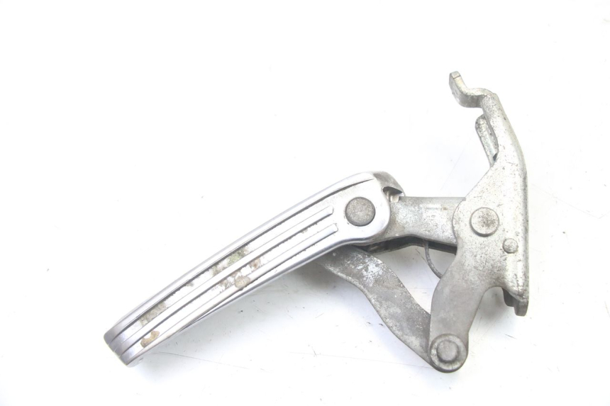 photo de REAR LEFT FOOTREST PIAGGIO VESPA GRANTURISMO 125 (2003 - 2007)