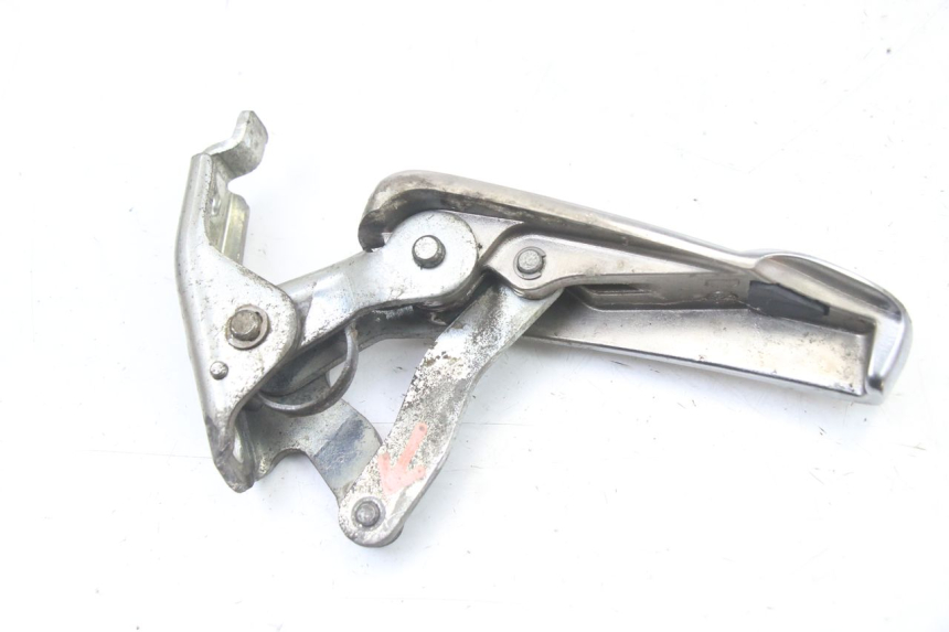 photo de REAR LEFT FOOTREST PIAGGIO VESPA GRANTURISMO 125 (2003 - 2007)