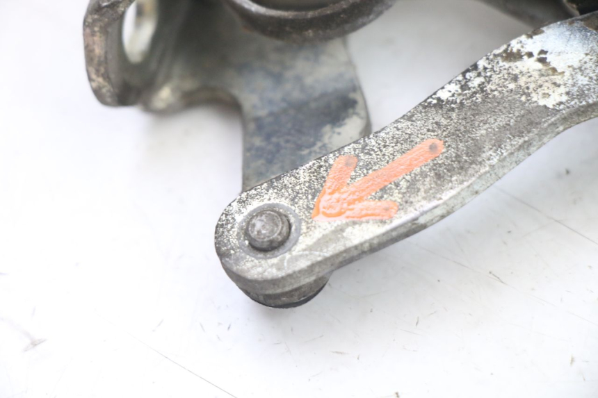 photo de REAR LEFT FOOTREST PIAGGIO VESPA GRANTURISMO 125 (2003 - 2007)
