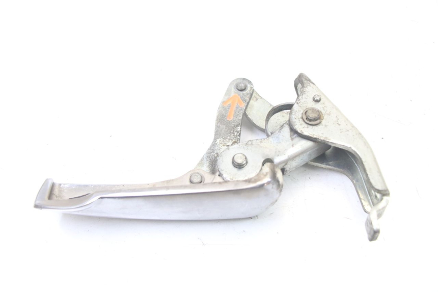 photo de REAR LEFT FOOTREST PIAGGIO VESPA GRANTURISMO 125 (2003 - 2007)