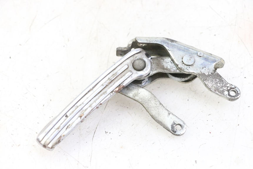 photo de REAR LEFT FOOTREST PIAGGIO VESPA GRANTURISMO 200 (2004 - 2005)