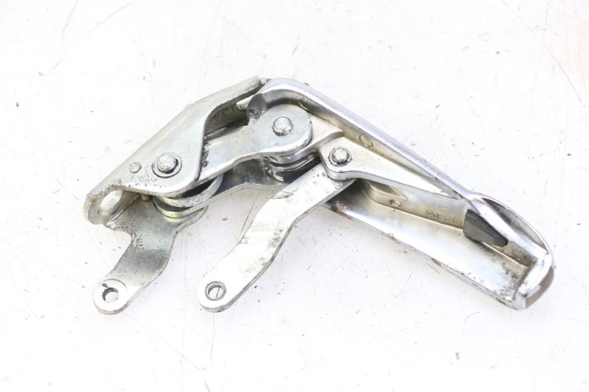 photo de REAR LEFT FOOTREST PIAGGIO VESPA GRANTURISMO 200 (2004 - 2005)
