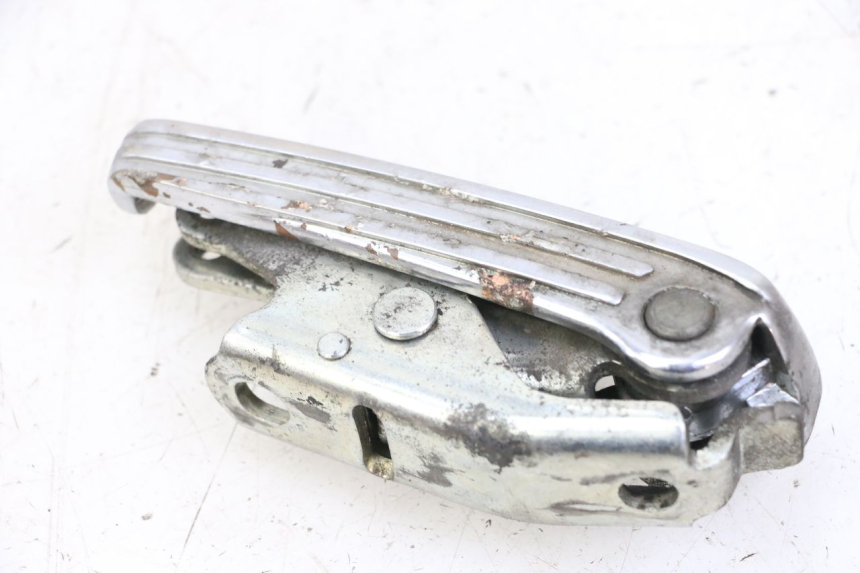 photo de REAR LEFT FOOTREST PIAGGIO VESPA GRANTURISMO 200 (2004 - 2005)