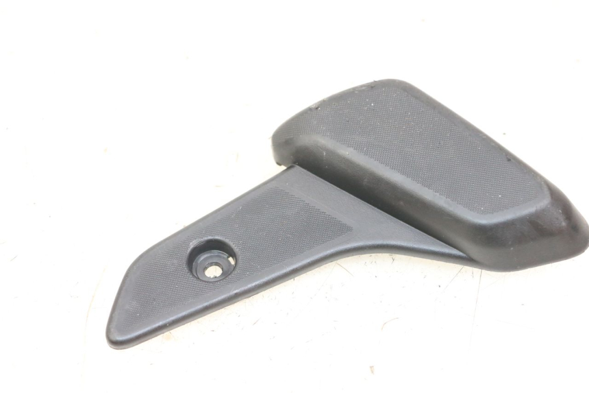 photo de REAR LEFT FOOTREST PIAGGIO VESPA PRIMAVERA 4T 50 (2021 - 2024)