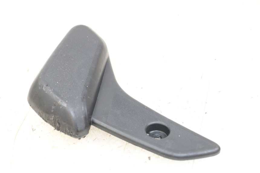 photo de REAR LEFT FOOTREST PIAGGIO VESPA PRIMAVERA 4T 50 (2021 - 2024)