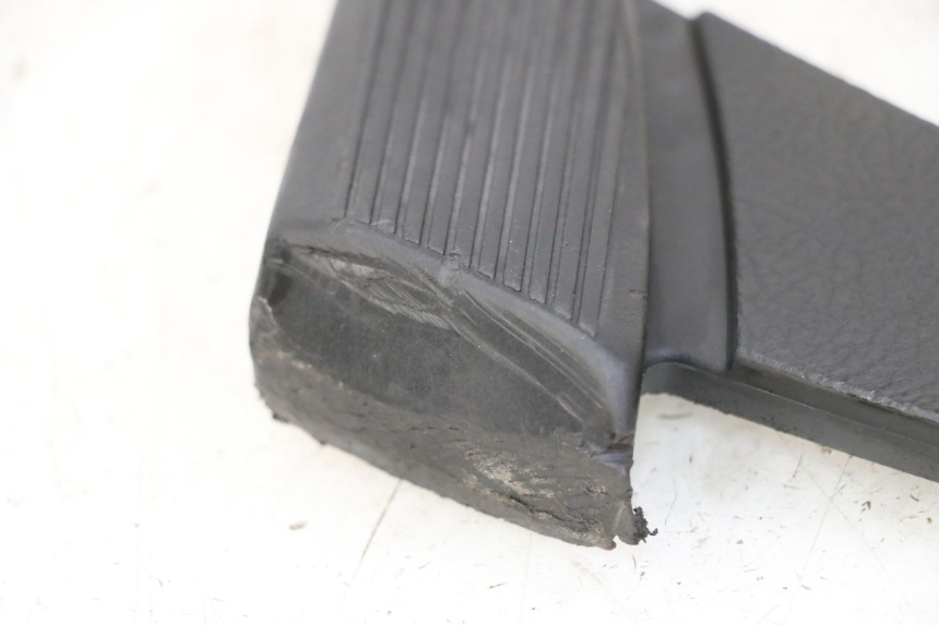 photo de REAR LEFT FOOTREST PIAGGIO VESPA S 2T 50 (2007 - 2014)