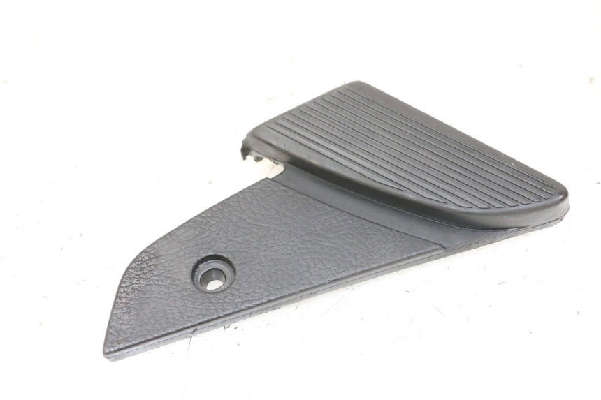 photo de REAR LEFT FOOTREST PIAGGIO VESPA S 2T 50 (2007 - 2014)