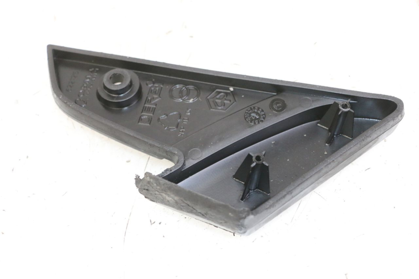 photo de REAR LEFT FOOTREST PIAGGIO VESPA S 2T 50 (2007 - 2014)