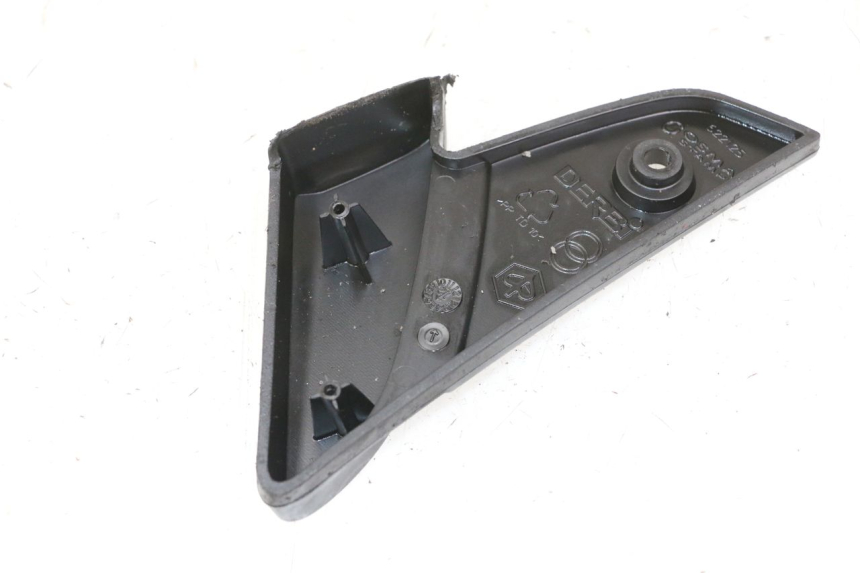 photo de REAR LEFT FOOTREST PIAGGIO VESPA S 2T 50 (2007 - 2014)