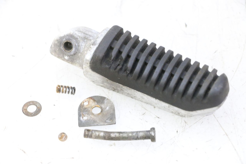 photo de REAR LEFT FOOTREST MAG POWER R-STREET 50 (2016 - 2025)