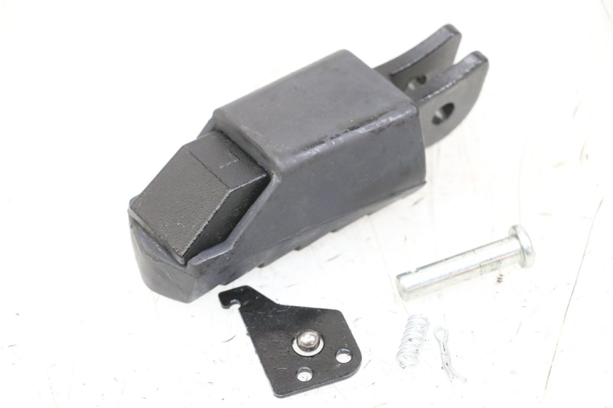 photo de REAR LEFT FOOTREST ROYAL ENFIELD SCRAM 411 (2022 - 2024)