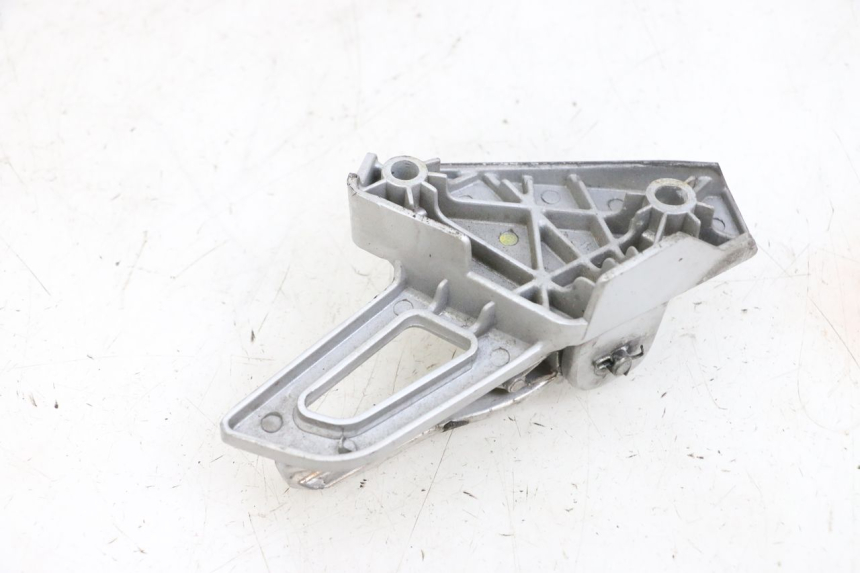 photo de REAR LEFT FOOTREST PEUGEOT SPEEDFIGHT 4 4T EFI 50 (2021 - 2025) - Surface and material condition