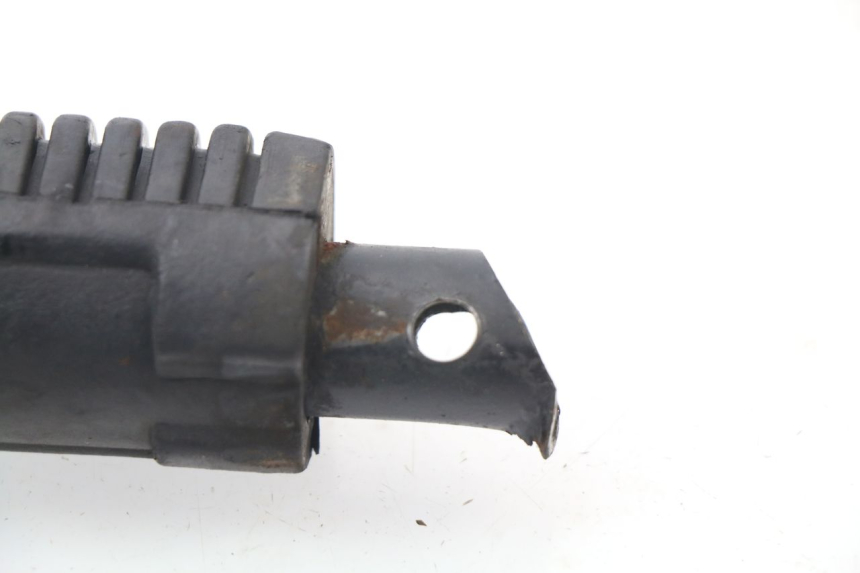 photo de REAR LEFT FOOTREST YAMASAKI STREET 50 (2013 - 2018)