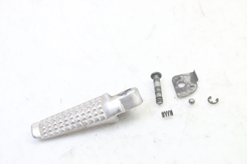 photo de REAR LEFT FOOTREST SUZUKI SV S 650 (2003 - 2009)