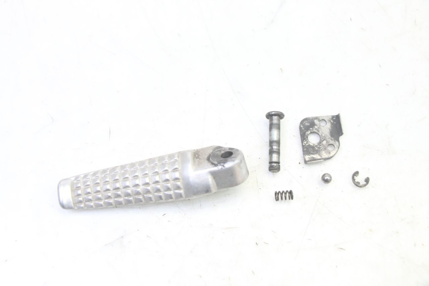 photo de REAR LEFT FOOTREST SUZUKI SV S 650 (2003 - 2009)