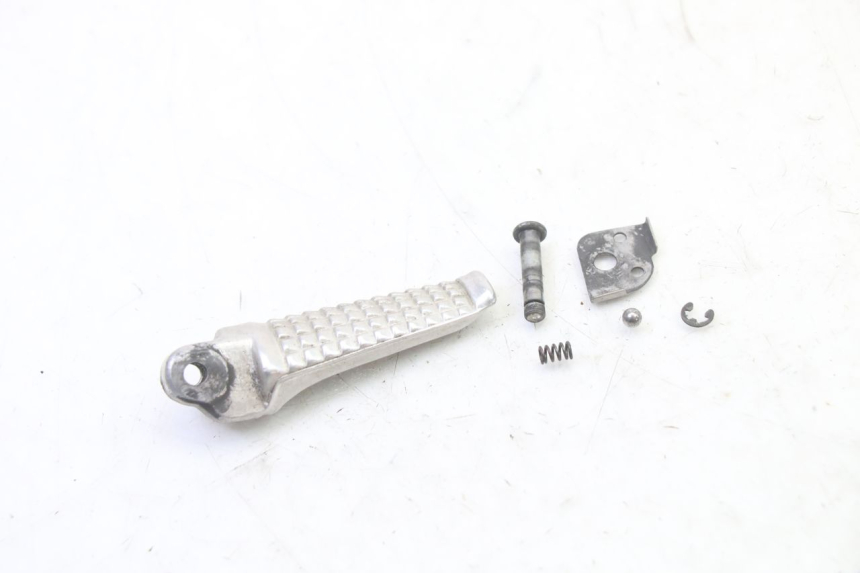 photo de REAR LEFT FOOTREST SUZUKI SV S 650 (2003 - 2009)