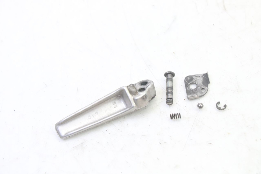 photo de REAR LEFT FOOTREST SUZUKI SV S 650 (2003 - 2009)