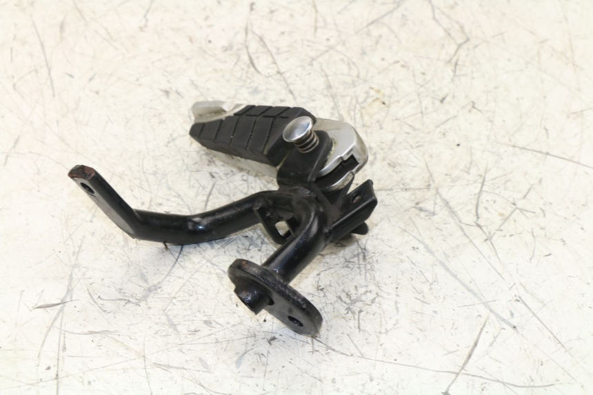 photo de REAR LEFT FOOTREST SYM GTS 125 (2005 - 2008)