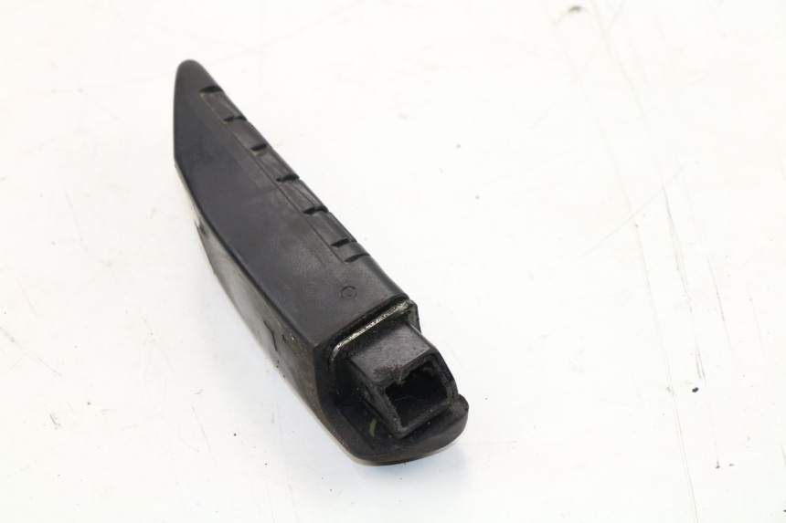 photo de REAR LEFT FOOTREST YAMAHA TRICITY 125 (2012 - 2016)